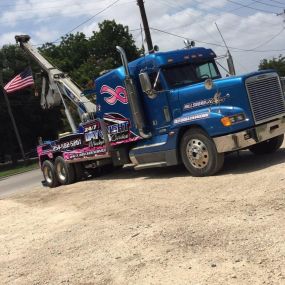 Day & Night Wrecker | Towing | Heavy Duty Towing | Roadside Assistance | Hillsboro, Texas | (254) 582-5261