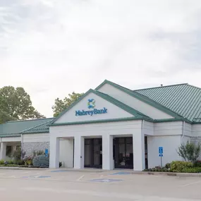 Mabrey Bank’s Glenpool location conveniently resides just off Highway 75 on 141st St. S. While the branch was opened in 1998, it was recently remodeled to offer customers a fresh and modern banking experience.

Led by Branch Manager Debbie Stephens, Glenpool’s retail staff is ready to serve you with Relationship Bankers and Tellers to help with Business and Consumer Account Services. For your convenience, this branch also includes an extended hours full-service drive thru and ATM.

Originally es