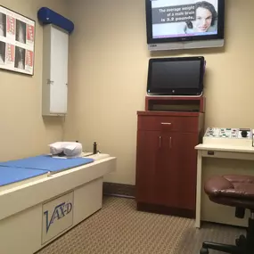 Levinson Chiropractic Vax D Spinal Decompression Table