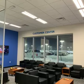 Russ Darrow Honda Customer Lounge