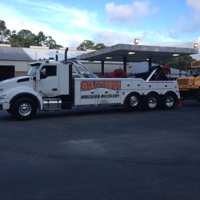 Southern Wrecker & Recovery has provided professional Light, Medium and Heavy duty towing to Jacksonville, St. Augustine and the surrounding area for over 15 years. Our team is customer-focused and fully certified to meet the highest expectations of our valued customers. We strive to provide the best service in the industry through our cutting edge equipment and distinguished operators. All of our towing and recovery services are available 24 hours a day, seven days a week.