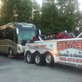 Southern Wrecker & Recovery has provided professional Light, Medium and Heavy duty towing to Jacksonville, St. Augustine and the surrounding area for over 15 years. Our team is customer-focused and fully certified to meet the highest expectations of our valued customers. We strive to provide the best service in the industry through our cutting edge equipment and distinguished operators. All of our towing and recovery services are available 24 hours a day, seven days a week.