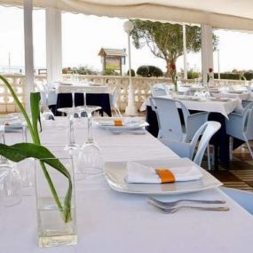 hotel_chispa_terraza_restaurante.jpg