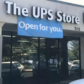 The UPS Store 1244, Storefront