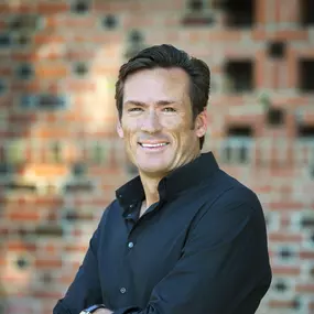Dr. Szymanowski is an expert Sacramento orthodontist bringing world-class orthodontic care to patients of all ages using the latest in orthodontic treatments and technology.