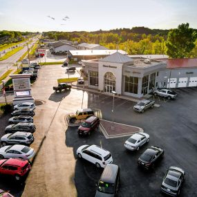 Russ Darrow Chrysler Dodge Jeep RAM of West Bend exterior.