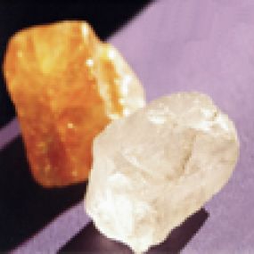 Bild von Steinschmuck und Mineralien