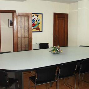 llaneza-y-asociados-sala-juntas-02.jpg