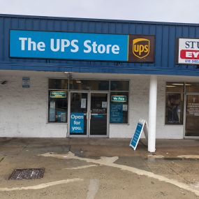 THE UPS STORE 5821