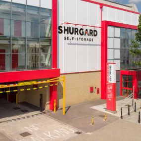 Shurgard Self-Storage Forest Hill - Main entrance