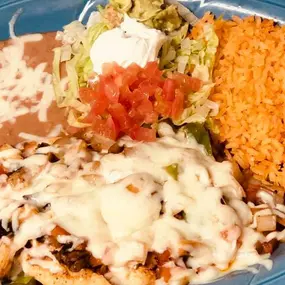 We serve all the traditional favorites at Acambaro Mexican Restaurant in Fayetteville, Arkansas. From enchiladas and quesadillas to nachos and burritos, plus a full bar to accompany your meal, rest assured you'll leave feeling full and satisfied!