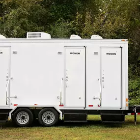 Bild von First Class Rentals - Luxury Restroom Trailers