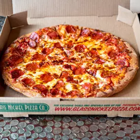 Bild von Glass Nickel Pizza Co. Menasha-Neenah