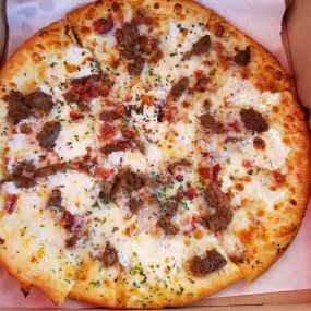 A delicious fan creation featuring crumbled meatballs, bacon and fresh mozzarella over an olive oil base pizza! Not crazy about pizza sauce? Get crazy about olive oil!