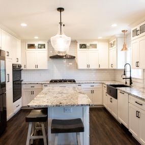 Whisper white granite countertop, Jeffery Alexander 