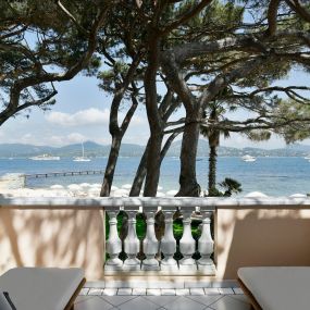 Cheval Blanc St-Tropez - terrasse avec vue mer