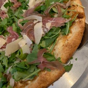 Fig and Goat Cheese Pizza with Arugula and Prosciutto