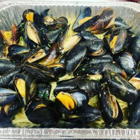 Mussels in a White Wine Sauce for 2 Served with a House or Caesar & Garlic knots for $25 ????
