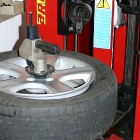 Une machine à pneus ultramoderne pour les roues de tous types