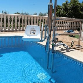 6_ELEVADORES-DE-PISCINA_salvaescaleras-sImotec_Murcia.png