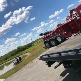 Interstate Towing and Recovery | (830) 609-7167 | New Braunfels TX | Towing & Recovery Services | Emergency Recovery | Heavy Duty Towing | Interstate Towing | Convenient Storage | Quick Response Times