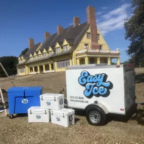 Need a lot of ice? Rent one of our ice-making trailers and forget about running out of ice. Ice-making trailers are perfect for parties, weddings, or events! The ice trailer is delivered to your location.