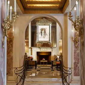 Details of the stairs leading into La Libreria from Hotel Eden lobby