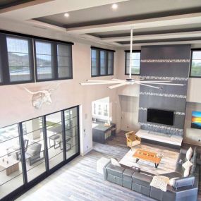 High windows? We have a solution for that ????

With several options of battery powered, wired or wireless you can control your shades to go up or down with a press of a button! ????

#lutron #modernshade #interiordesign #shading #motorizedshades