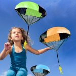 Spielzeug-Fallschirmspringer